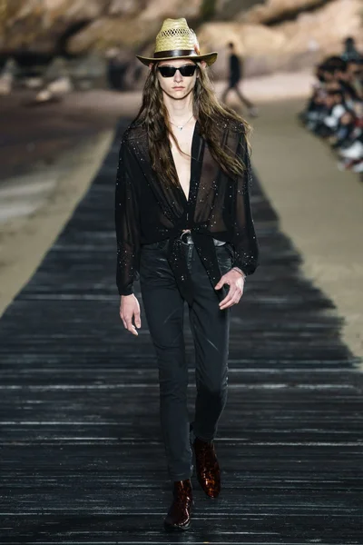 Look 3
